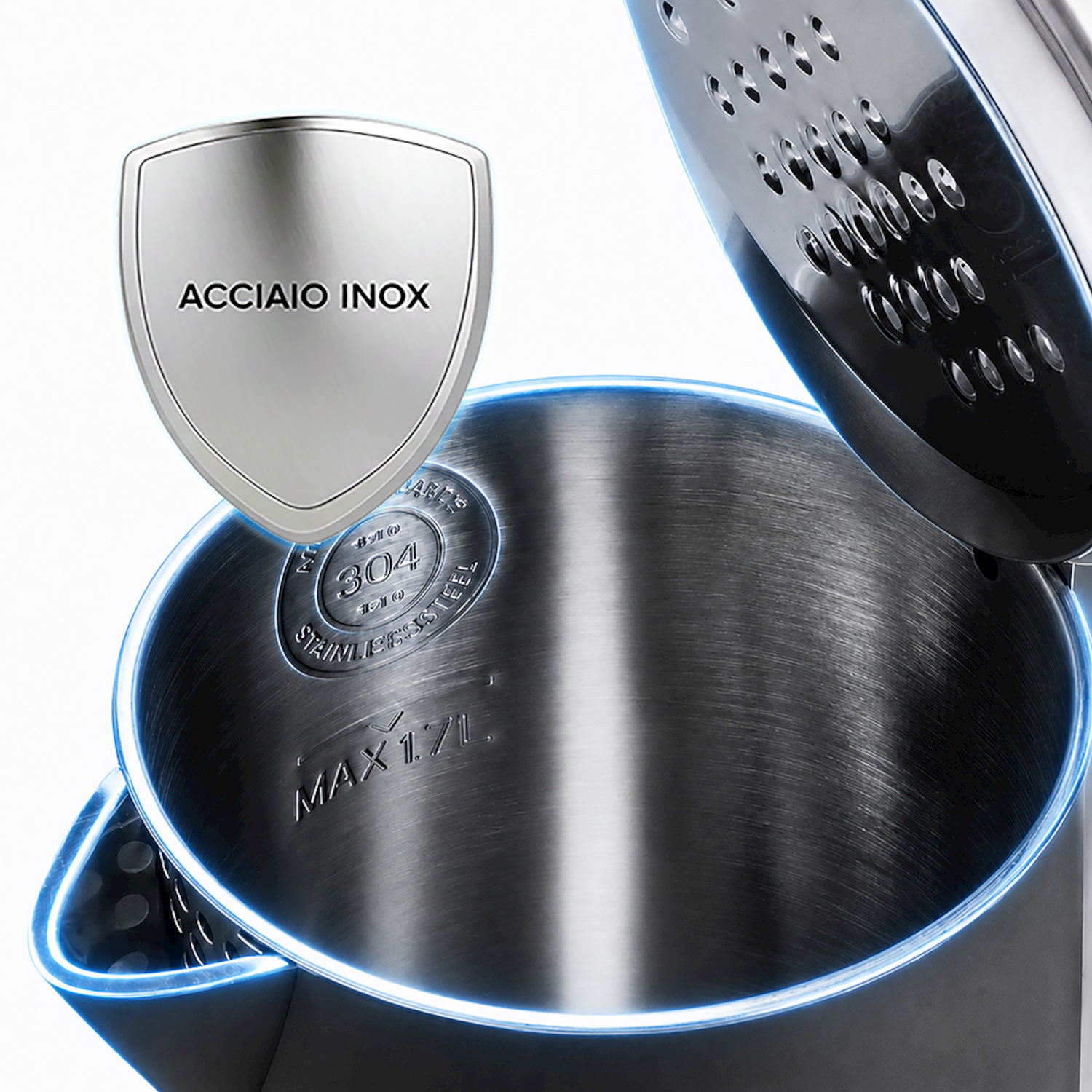 Interno di un bollitore in acciaio inox con segno max 1,7L e stemma con la scritta Acciaio Inox.