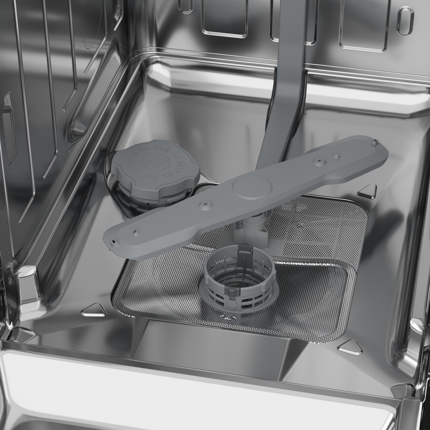 L'interno di una lavastoviglie in acciaio inox con braccio irroratore grigio, serbatoio sale e filtro.