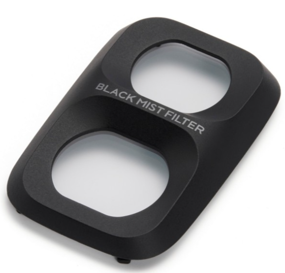 Czarny filtr black mist do aparatu na białym tle.