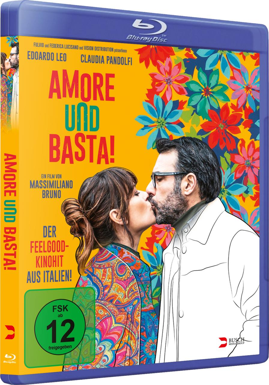 Blu-ray-Hülle des Films AMORE UND BASTA! mit einem sich küssenden Paar auf gelbem Grund und bunten Blumen.