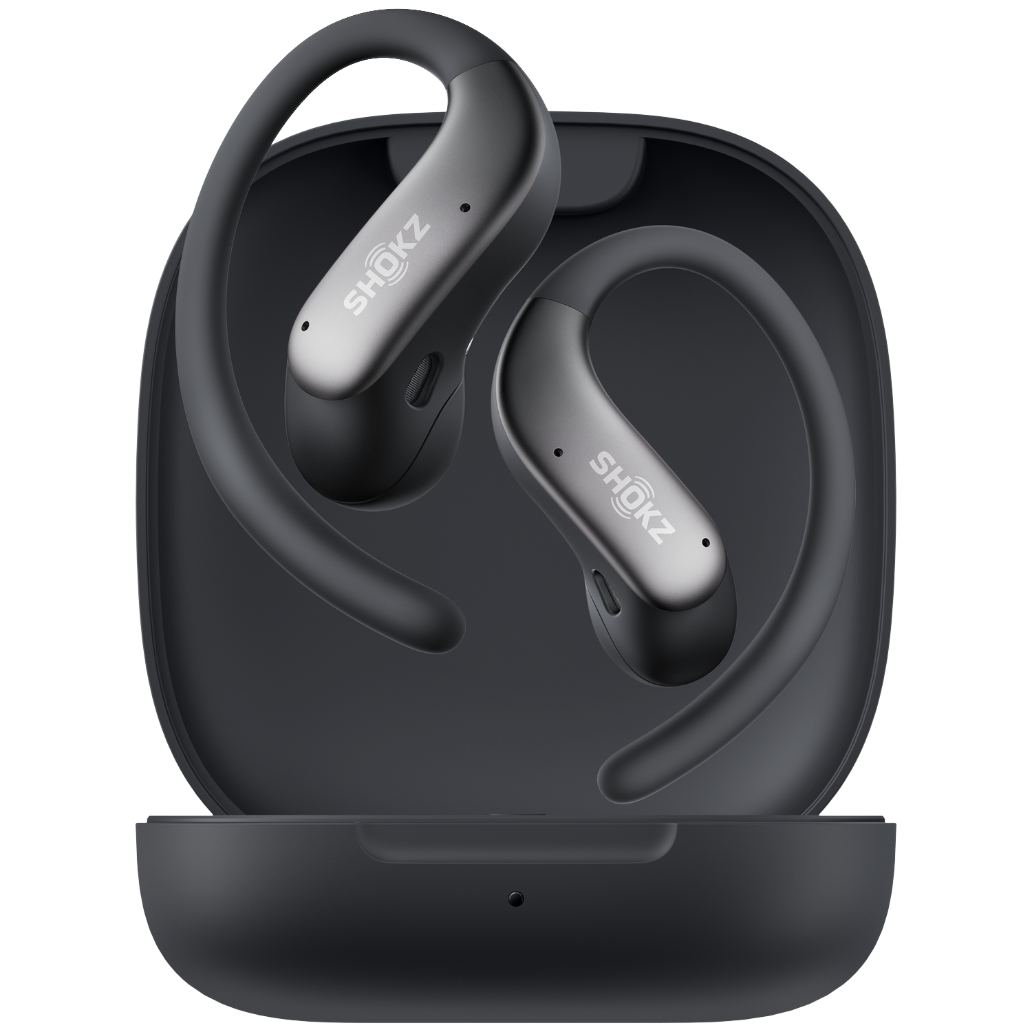 Twee zwarte Shokz draadloze oordopjes met oorhaken in een open oplaadcase tegen een zwarte achtergrond.