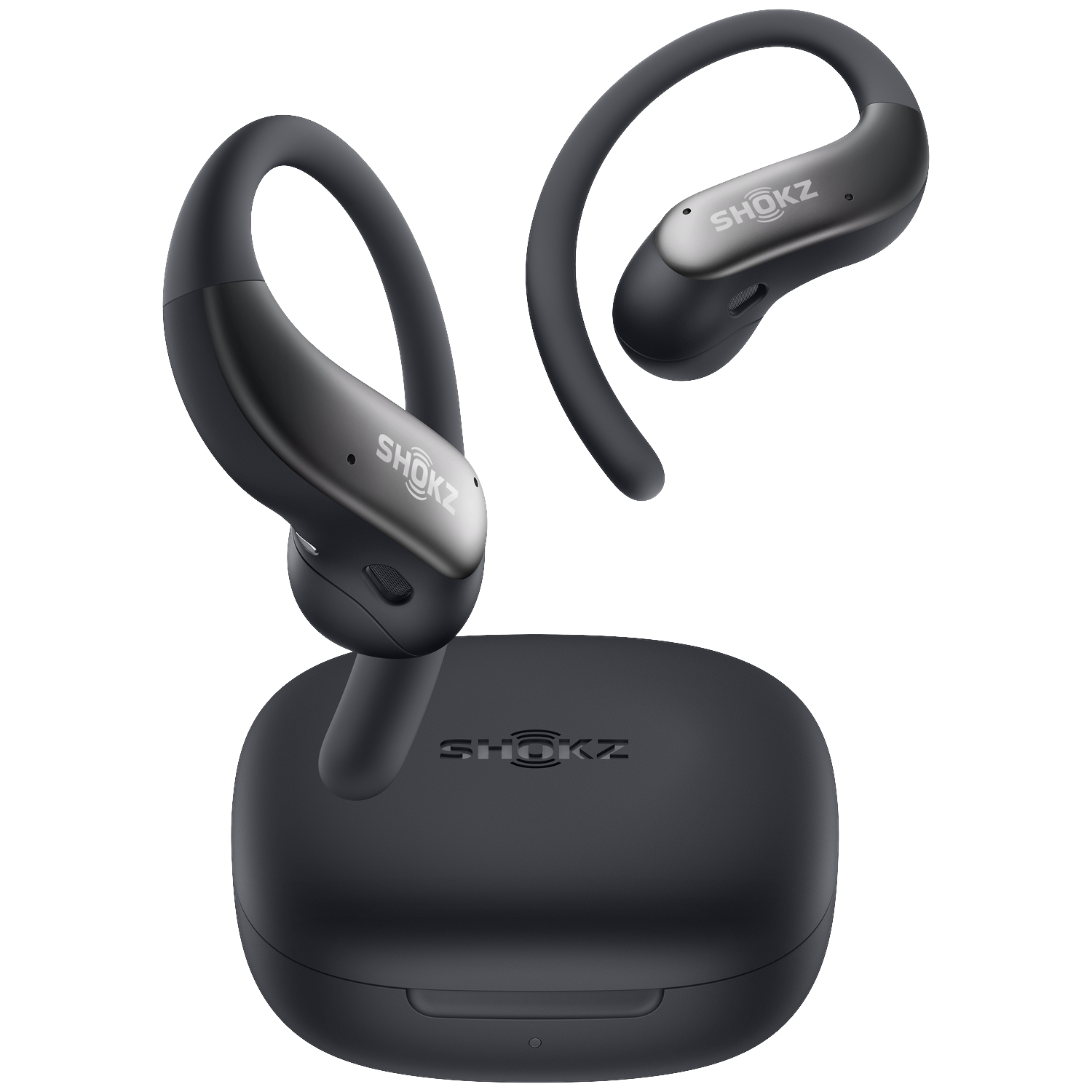 Zwarte Shokz open-ear koptelefoon met oplaadcase tegen een zwarte achtergrond.