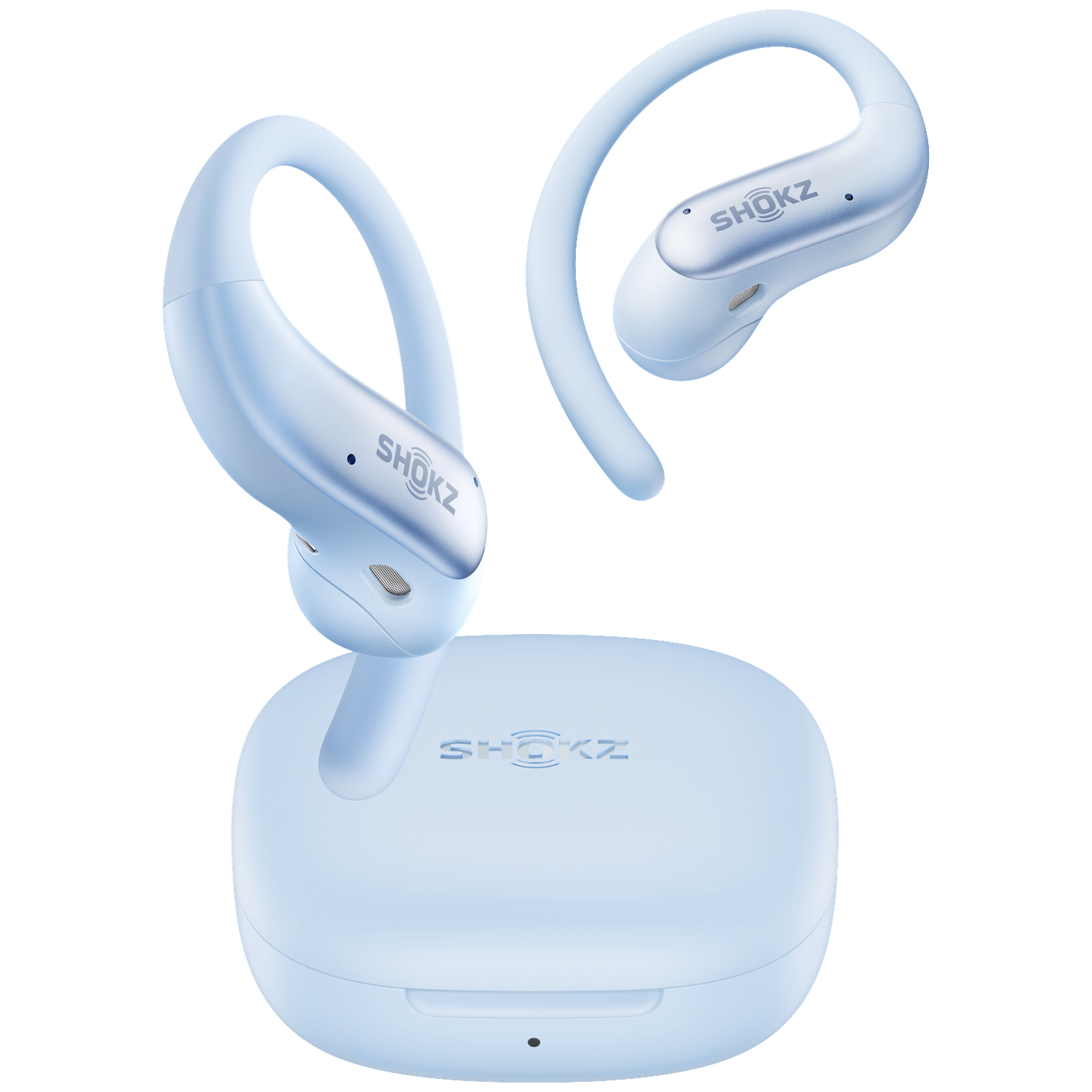 Lichtblauwe Shokz draadloze oordopjes met oorhaken en oplaadcase op zwarte achtergrond.