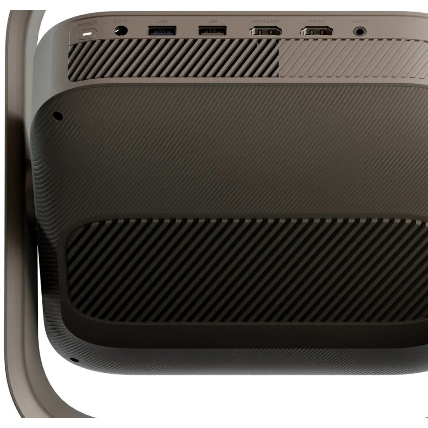Achteraanzicht van een grijze projector met poorten bovenop en ventilatieroosters.