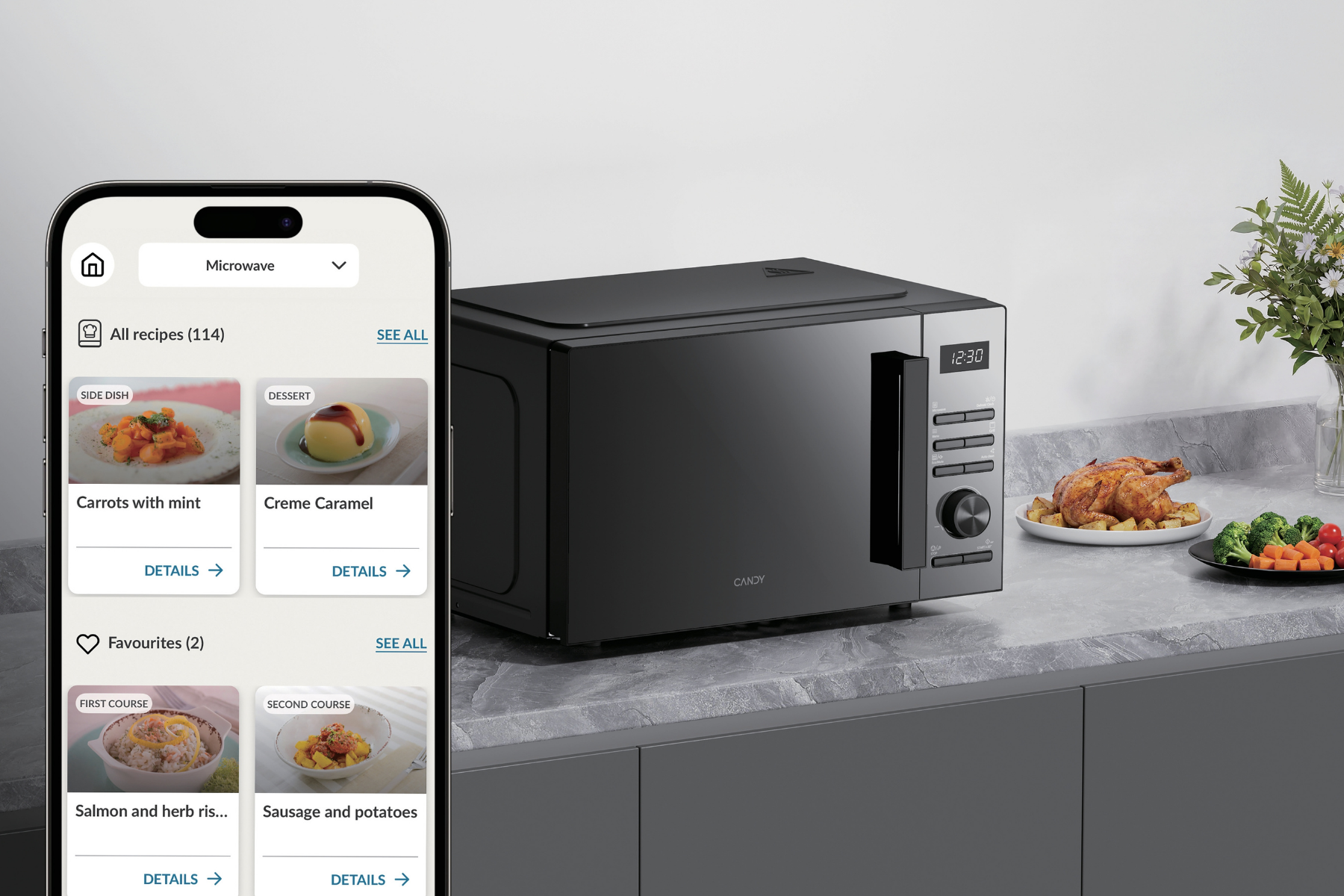 Un microondas negro en una encimera junto a una aplicación de smartphone con recetas.
