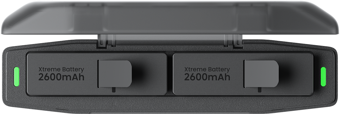 Ein offenes schwarzes Ladecase mit zwei 2600mAh Xtreme-Akkus und kleinen grünen Kontrollleuchten an jeder Seite.