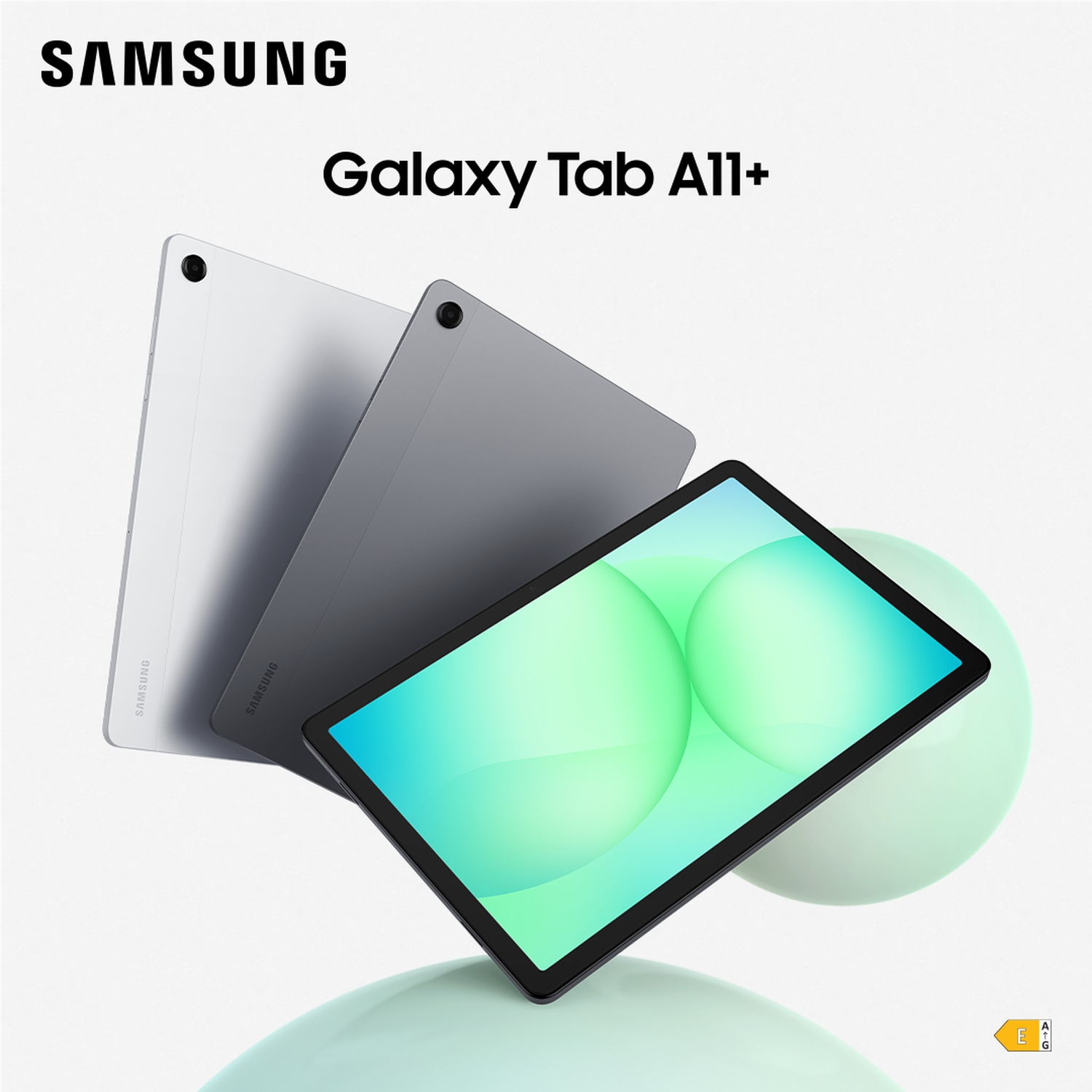 Drie Samsung Galaxy Tab A11+ tablets tegen een lichte achtergrond met groene bollen.