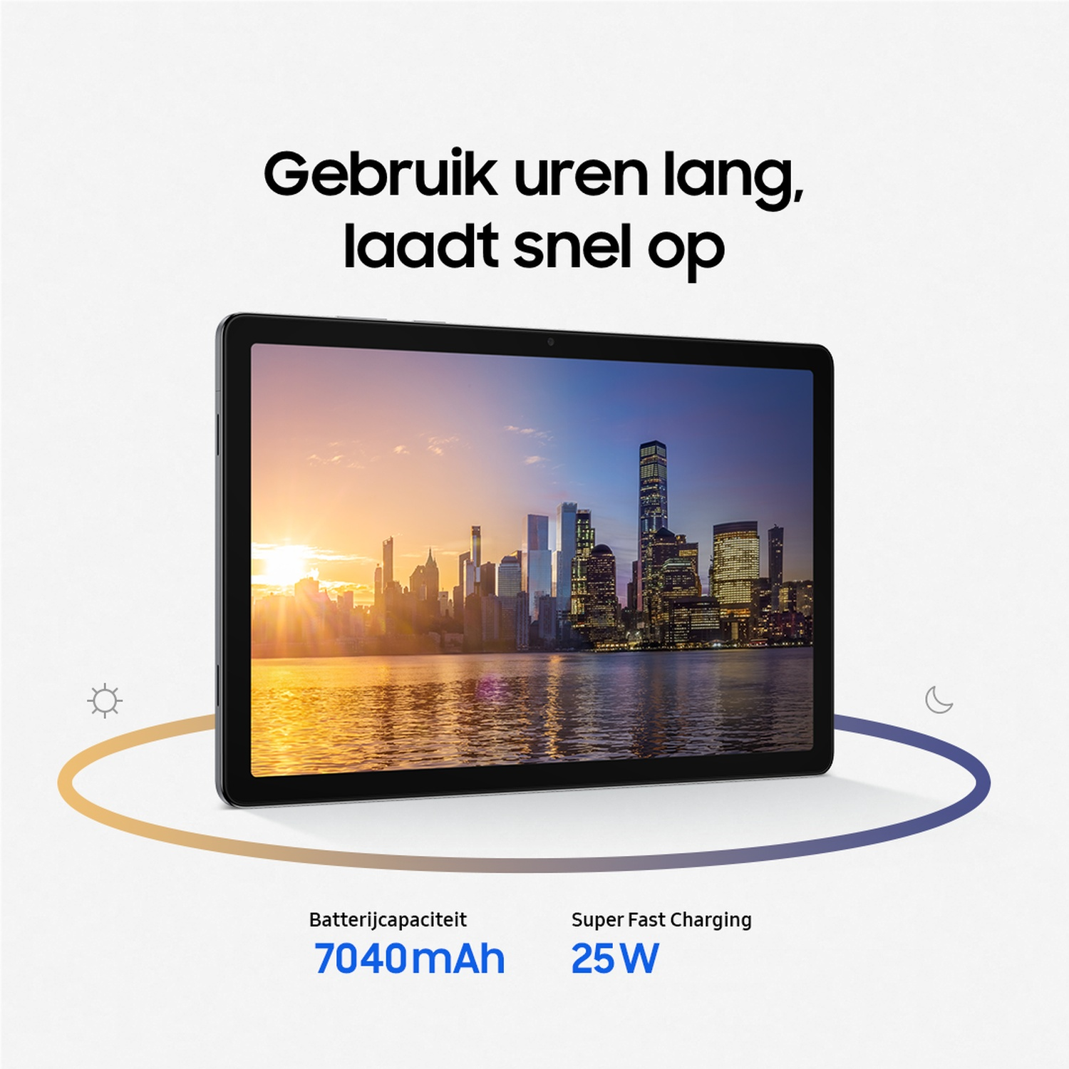 Een zwarte tablet toont een skyline bij zonsondergang, met tekst erboven en batterij-info beneden.