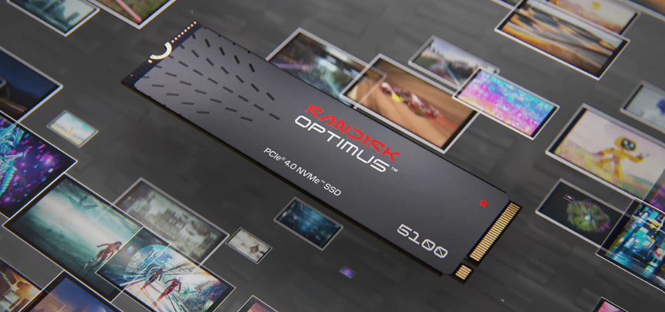 Dysk SSD Sandisk Optimus NVMe leży centralnie na ciemnym tle, otoczony wieloma małymi, kolorowymi obrazkami.