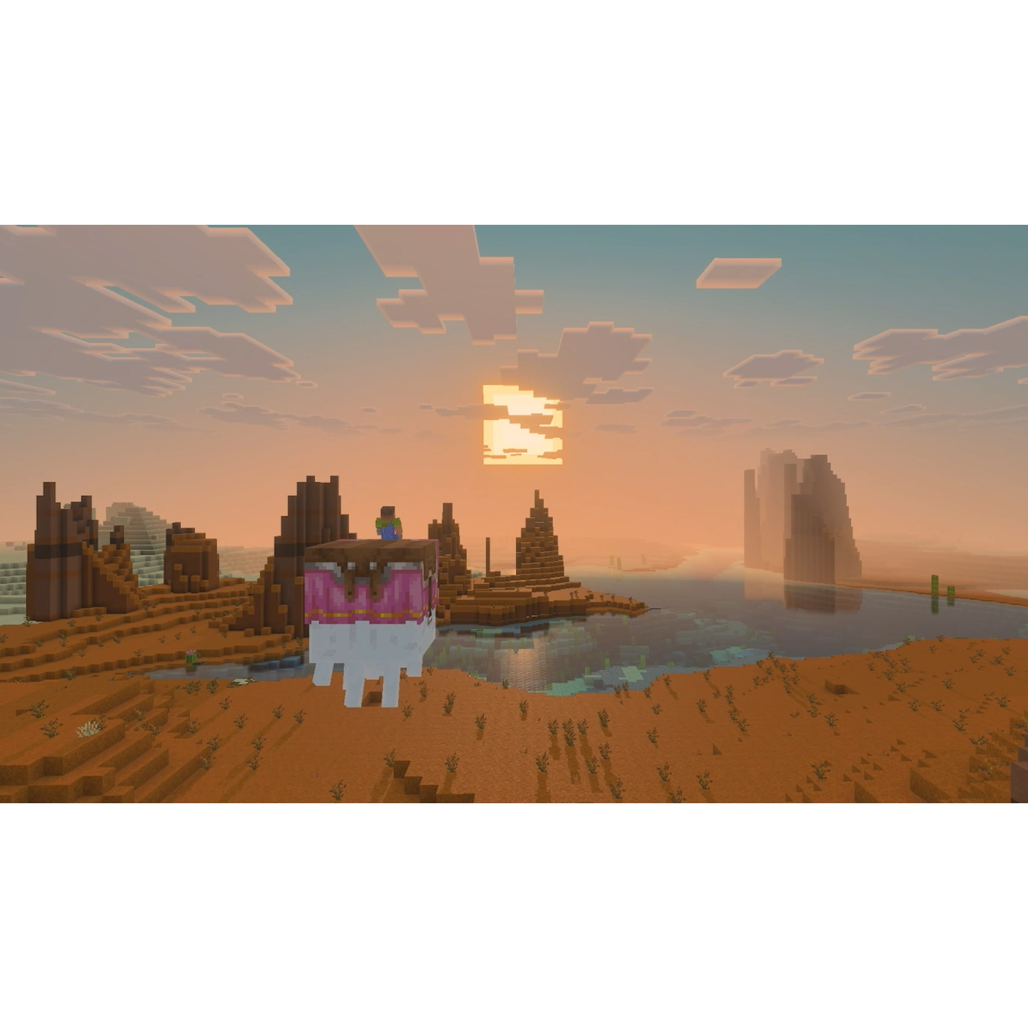 Minecraft woestijnlandschap bij zonsondergang met blokstrukturen en water.