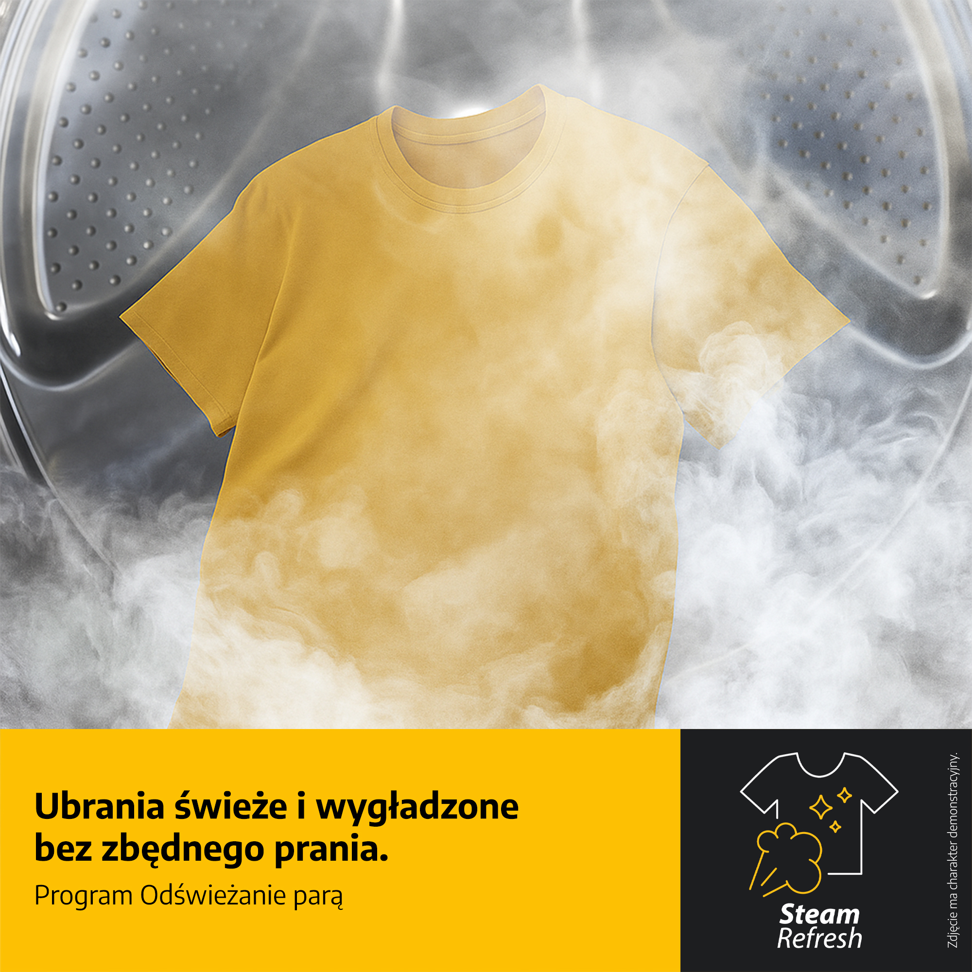 Żółty t-shirt w bębnie pralki wypełnionym parą, z polskim tekstem na dole.
