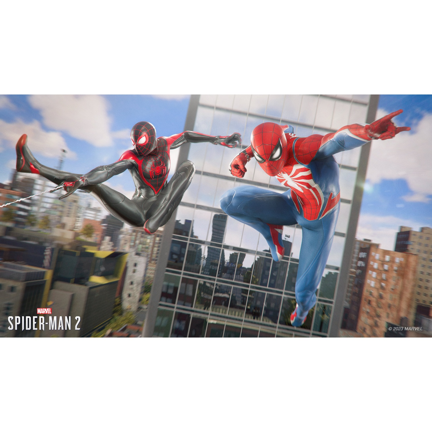Twee Spider-Man helden in zwart-rode en rood-blauwe pakken springen voor een New Yorkse skyline.