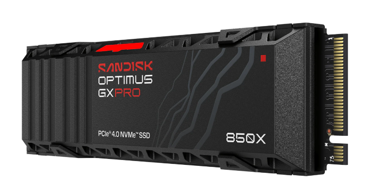 Czarny dysk SSD NVMe PCIe 4.0 Sandisk Optimus GXPRO z radiatorem i czerwonymi akcentami na białym tle.