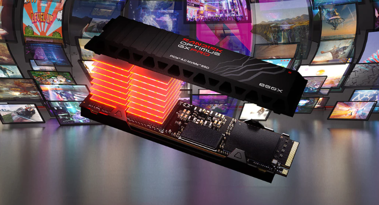 Dysk NVMe SSD z żarzącymi się czerwonymi żebrami radiatora.