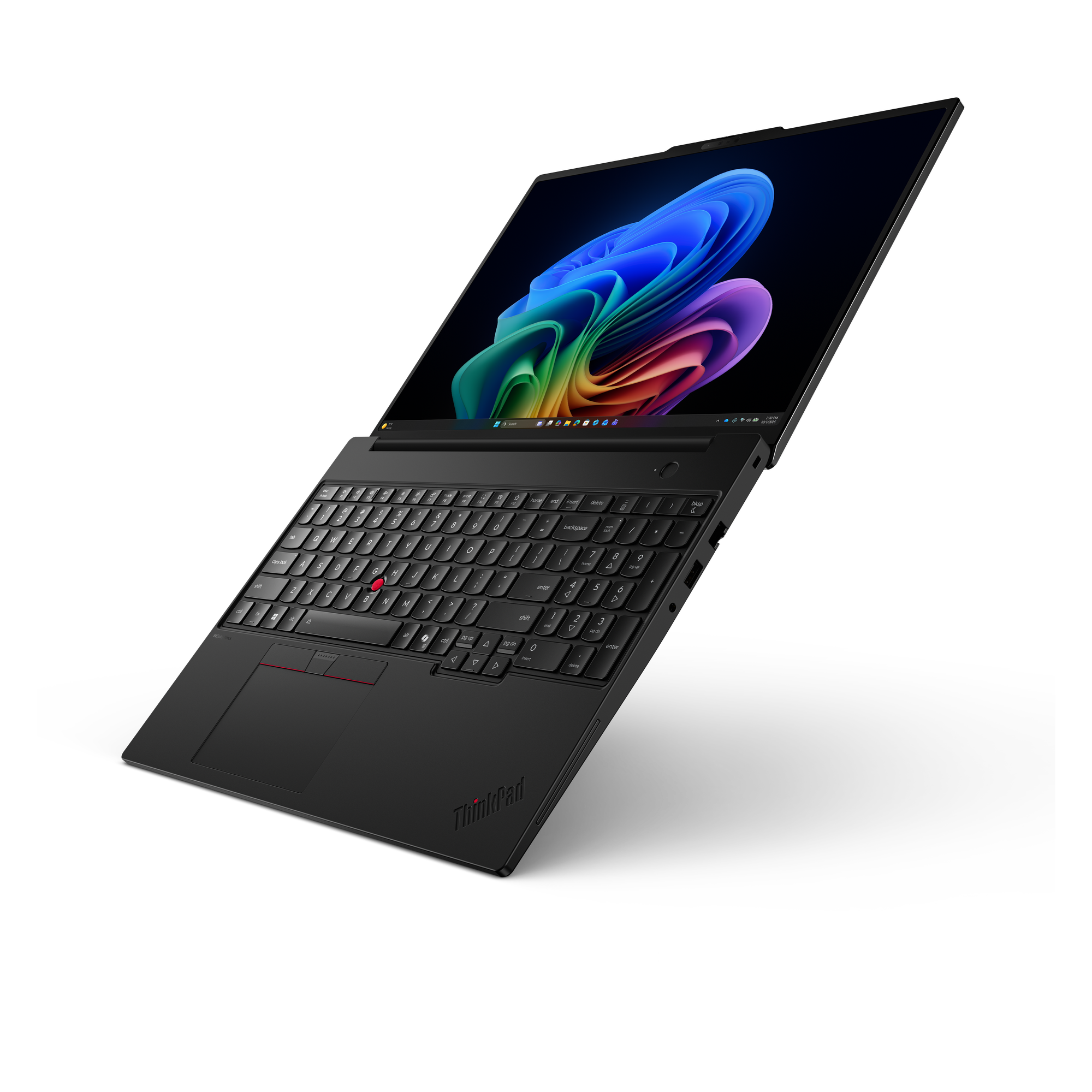 Ein schwarzer ThinkPad Laptop mit buntem abstraktem Hintergrundbild auf dem Bildschirm, diagonal auf schwarzem Hintergrund.
