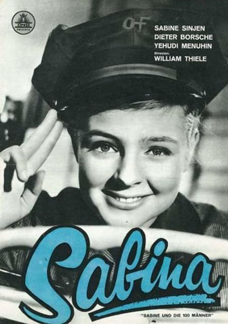 Filmplakat mit Sabine Sinjen in Uniform und Mütze, die grüßt.