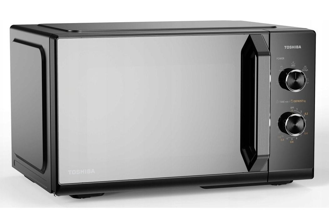 Czarna kuchenka mikrofalowa Toshiba z lustrzanym szkłem i dwoma srebrnymi pokrętłami.