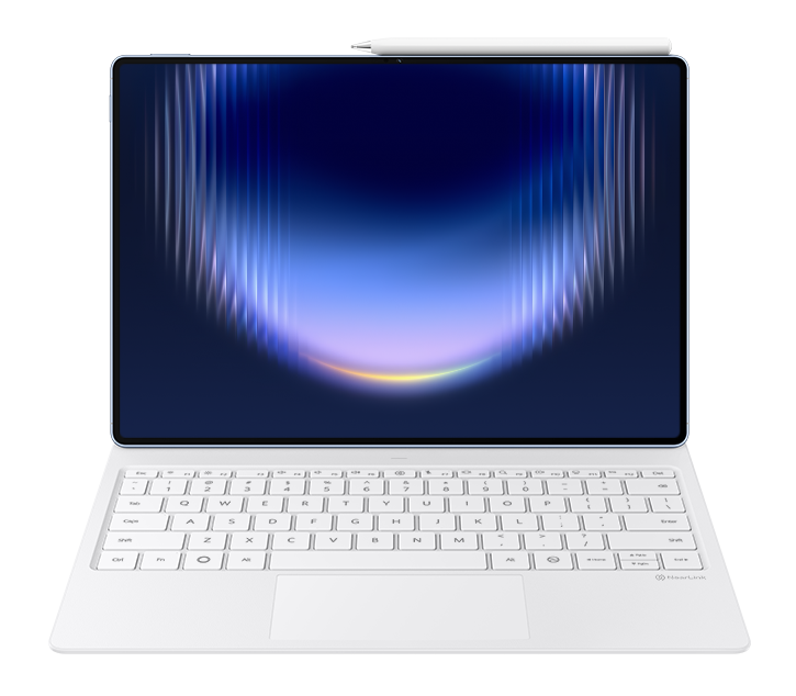 Biały tablet z etui na klawiaturę i rysikiem na czarnym tle.