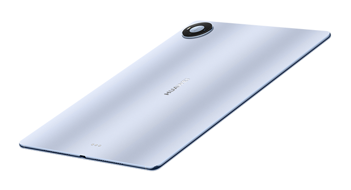 Jasnoniebieski tablet Huawei z okrągłym aparatem z tyłu na czarnym tle.