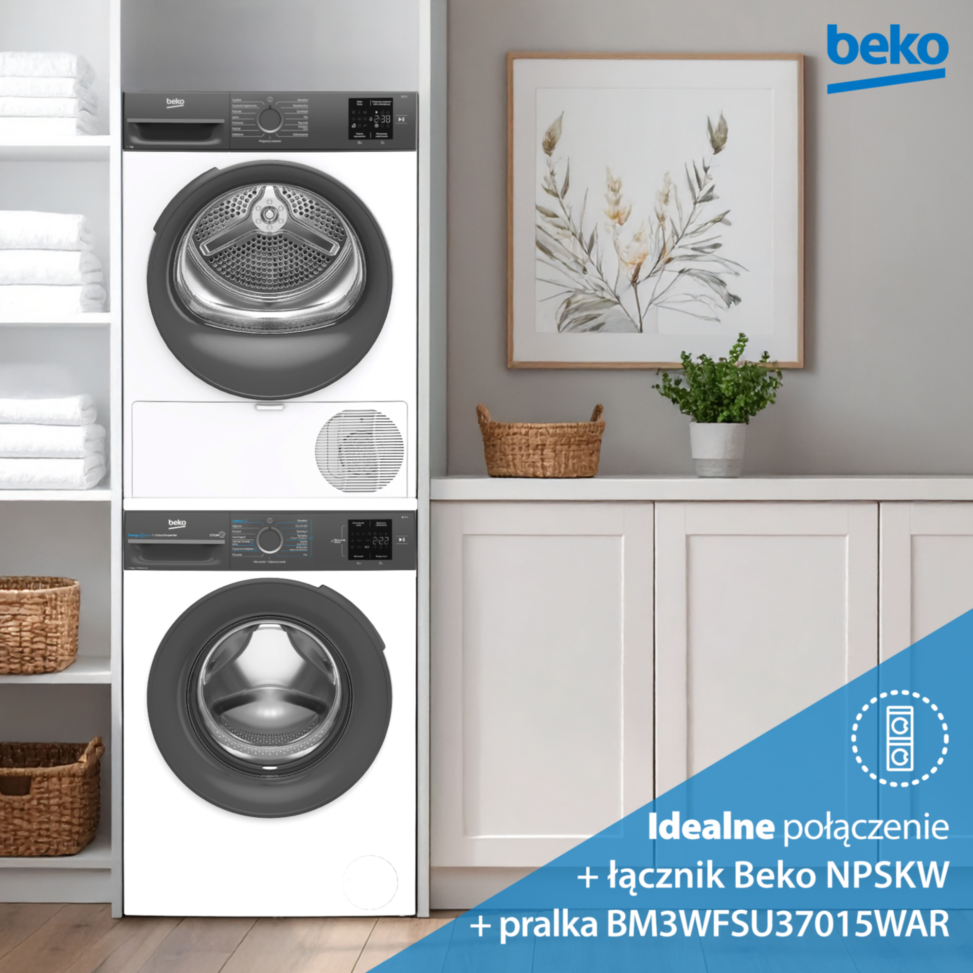 Biala pralka i suszarka Beko ustawione w slupku w nowoczesnym pomieszczeniu z polkami i dekoracjami.