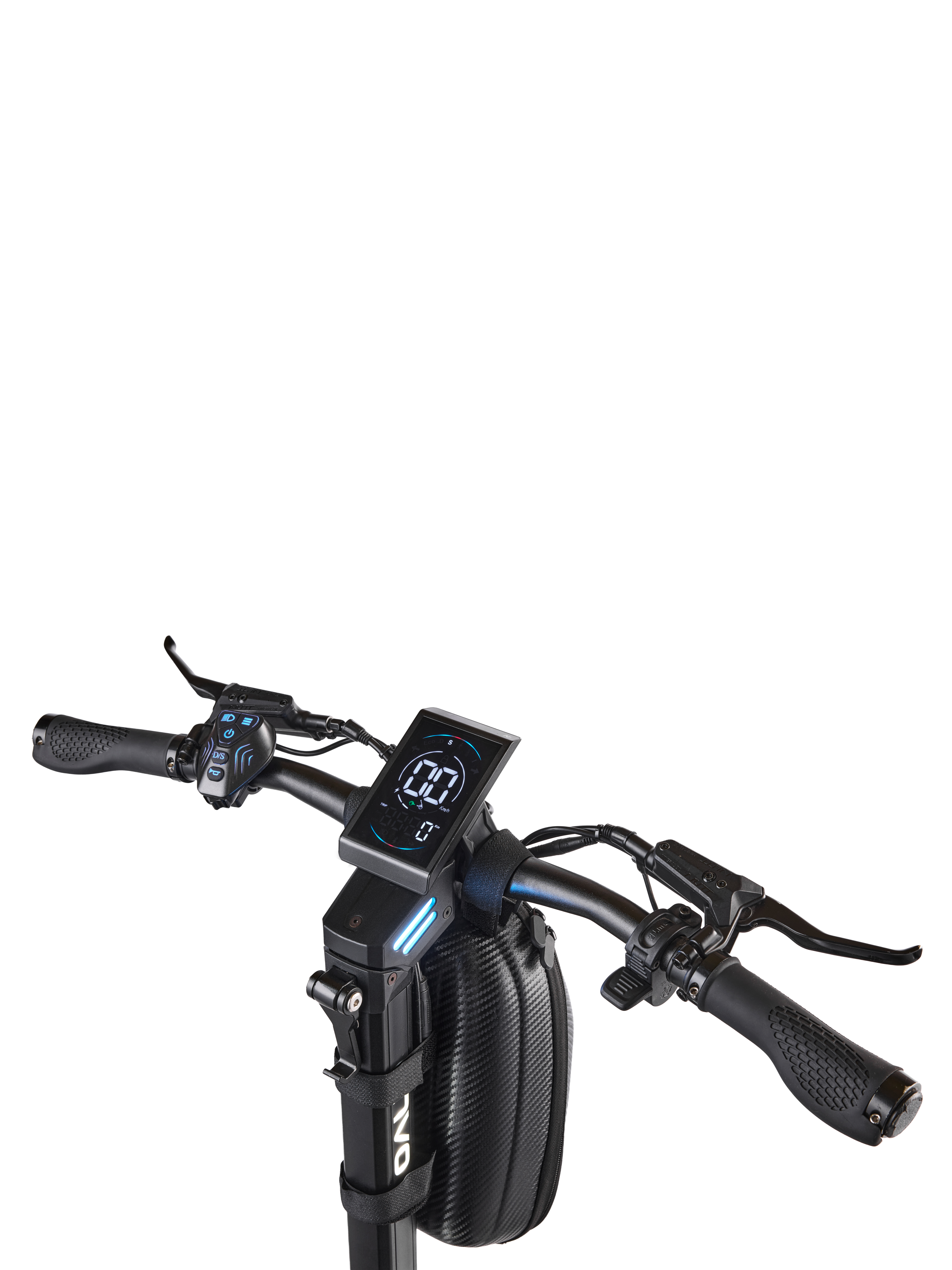 Dijital ekranlı, kumandalı, fren kollu ve siyah çantalı elektrikli scooter gidonu.