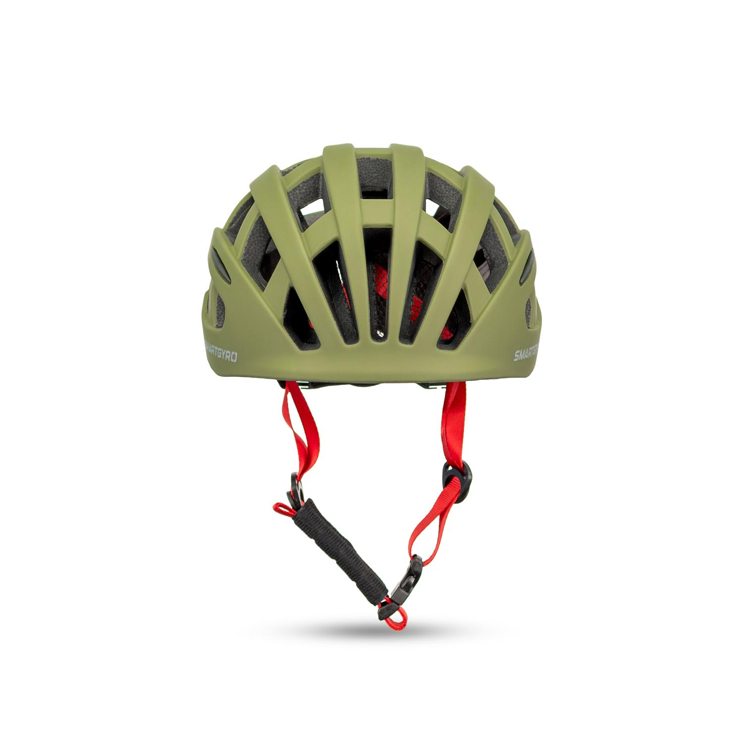 Casco de bicicleta verde oliva con ranuras de ventilación y correas rojas sobre fondo blanco.
