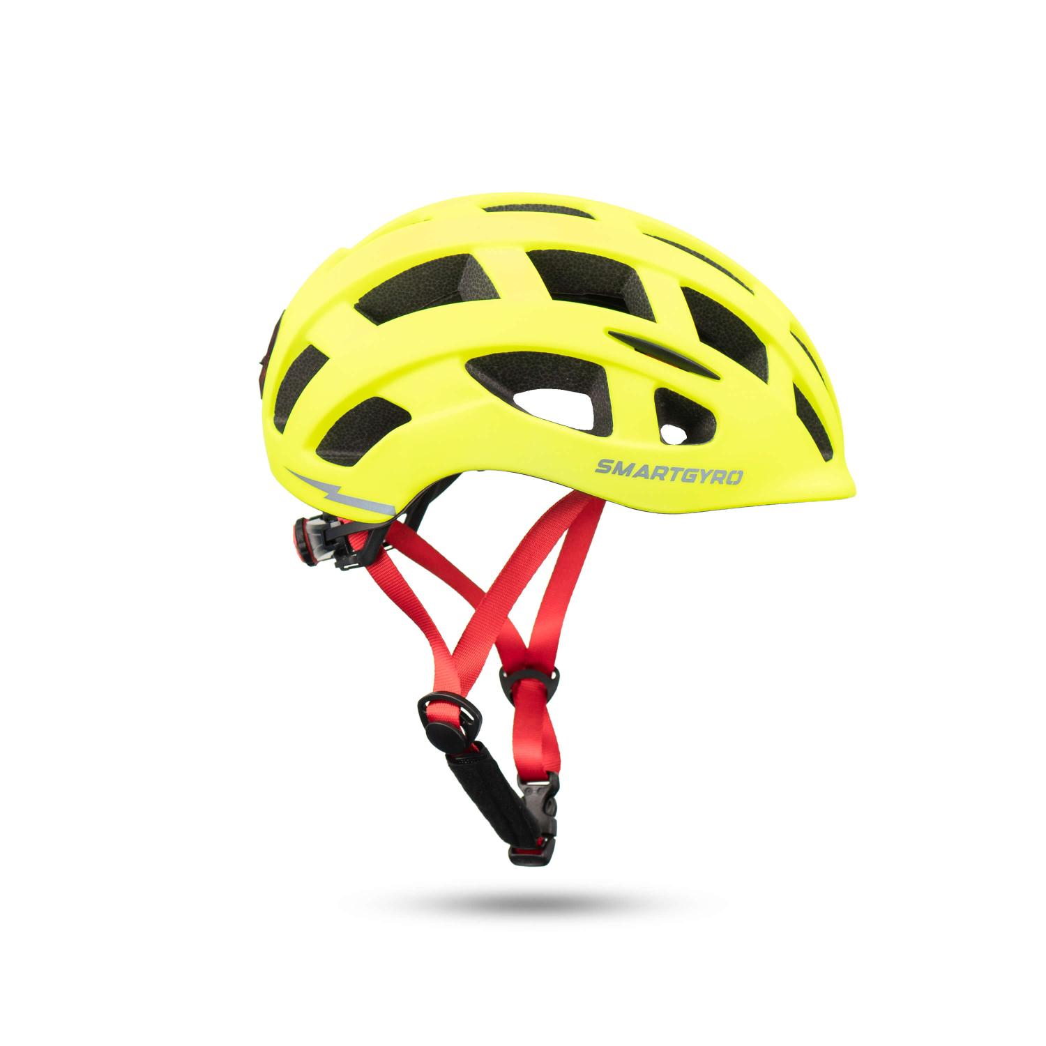 Un casco de bicicleta amarillo neón con aberturas de ventilación, correa roja y forro interior negro sobre fondo blanco.