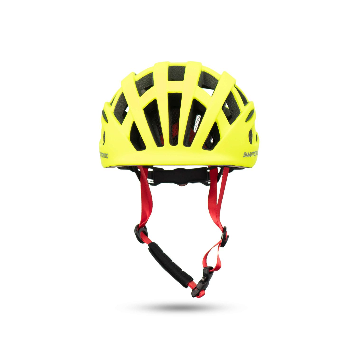 Casco de bicicleta amarillo neón con correas rojas sobre fondo blanco.