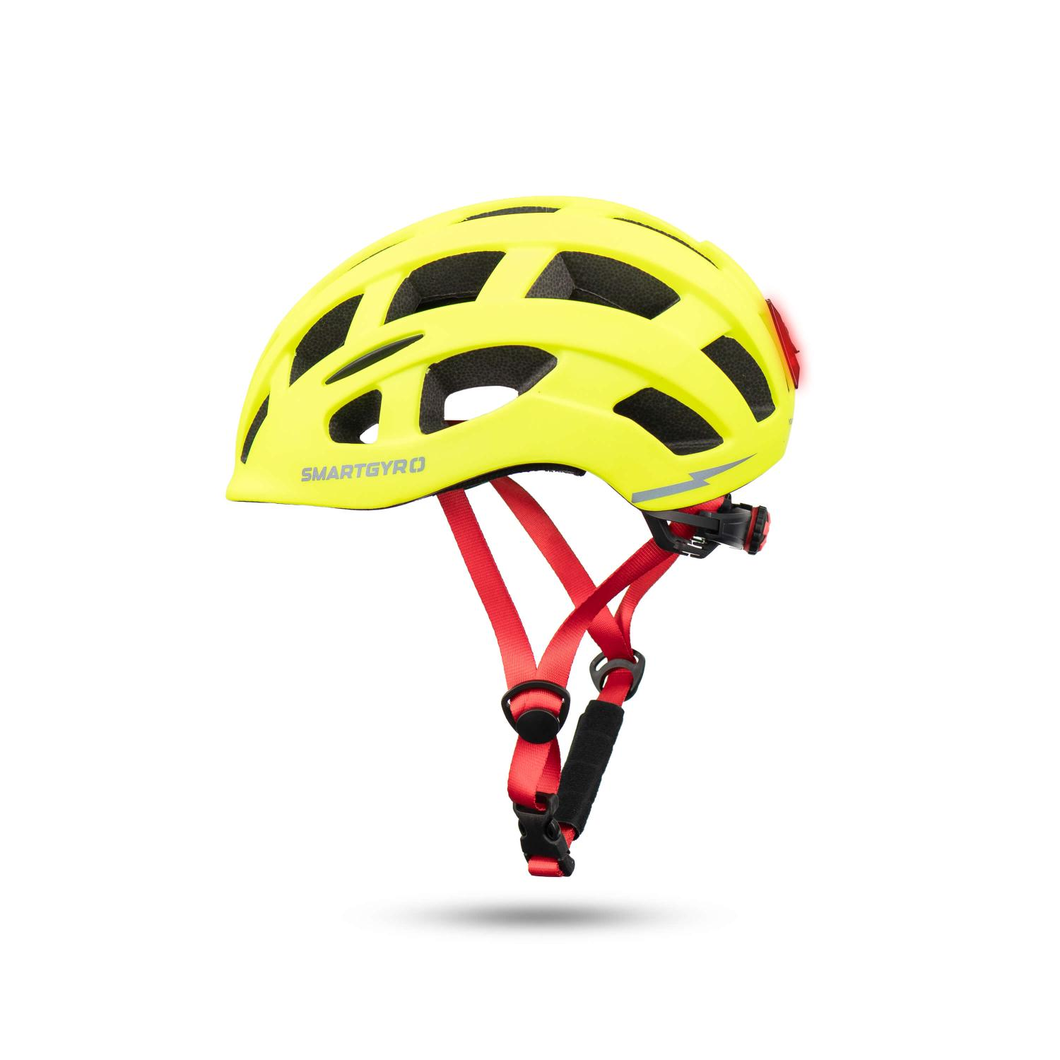 Un casco de bicicleta amarillo neón con correas rojas sobre fondo blanco.