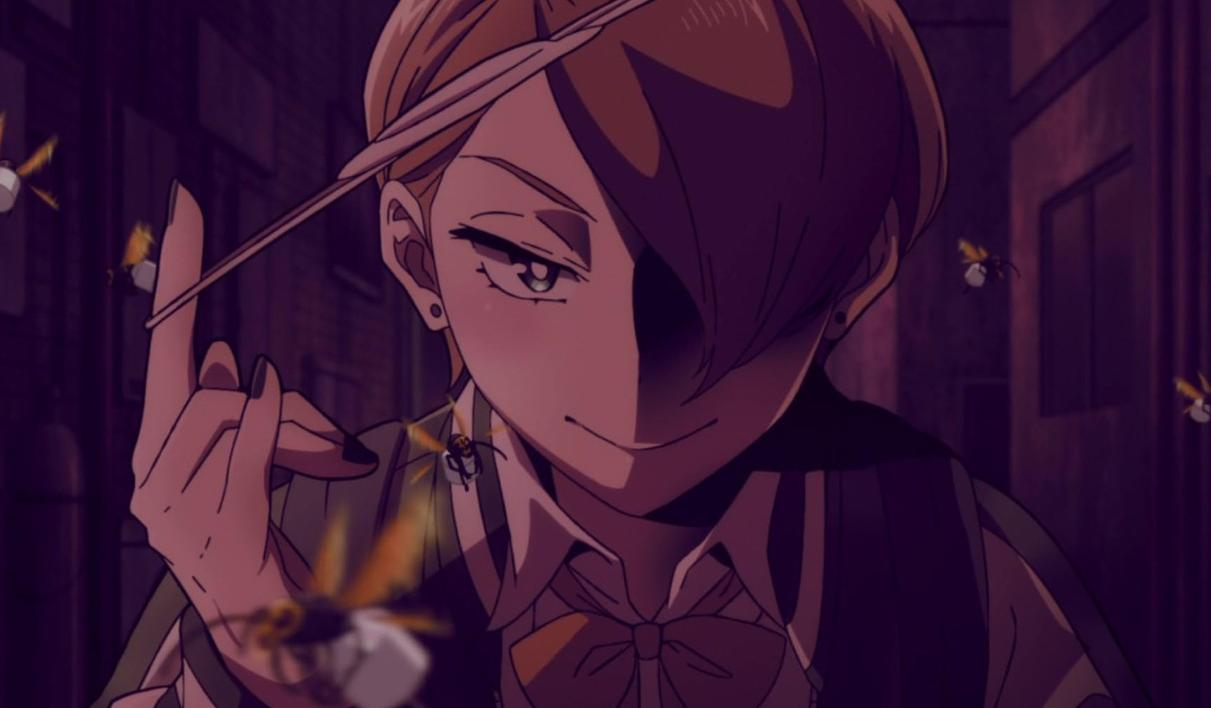 Anime-Charakter mit kurzem braunen Haar hält einen kleinen Gegenstand, umgeben von schwebenden Insekten.