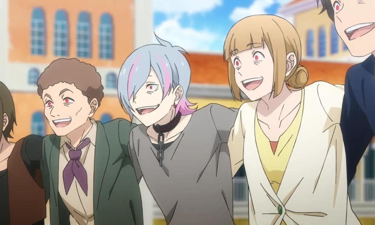 Vier fröhliche Anime-Figuren mit Armen um die Schultern stehen draußen.