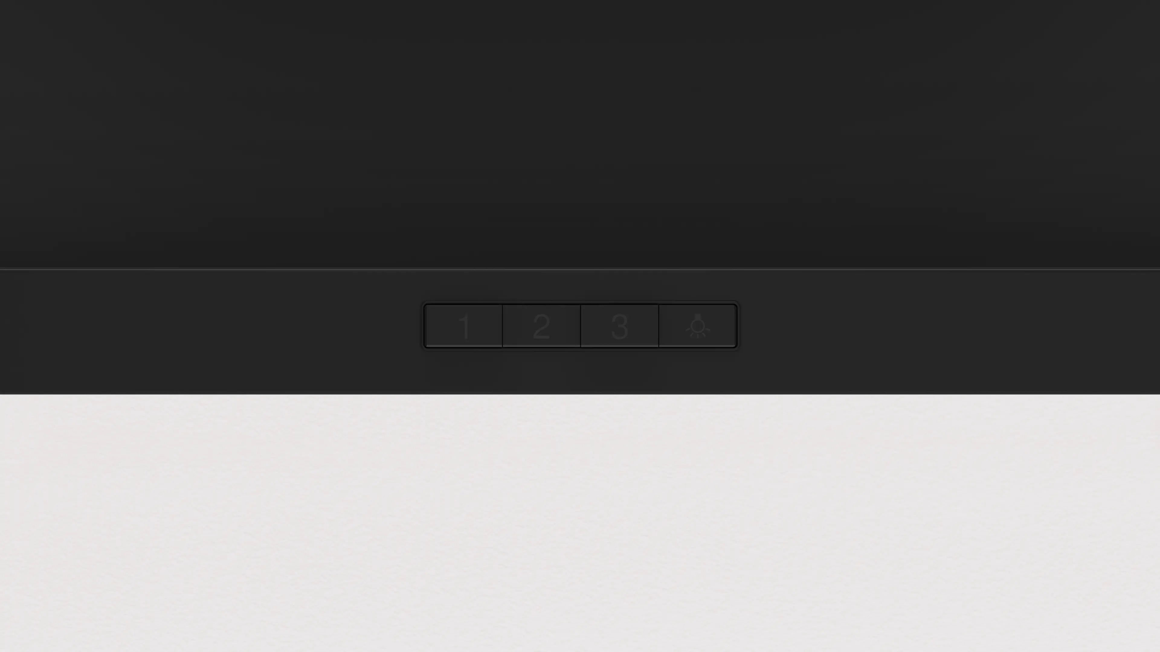 Primer plano de un panel de control negro con botones numerados 1, 2, 3 y un icono de luz sobre fondo oscuro.