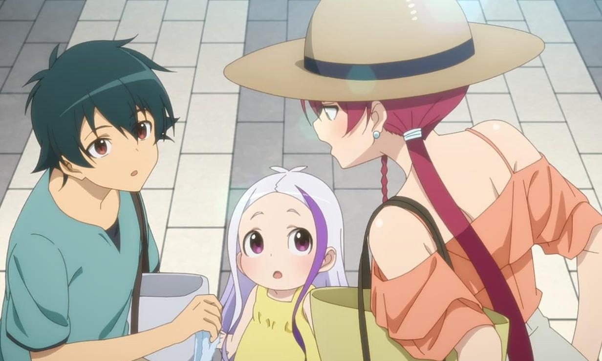 Animeszene mit einem Mann, einer Frau mit Hut und einem Kind, die draußen auf gepflastertem Boden nach oben schauen.