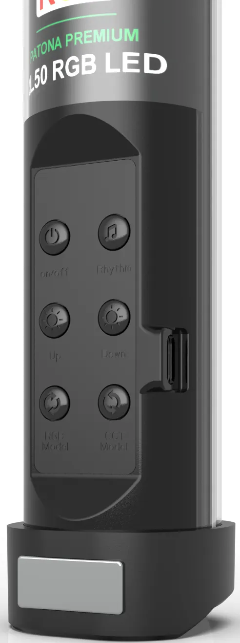 Un tube lumineux LED RGB noir Patona Premium avec boutons de commande et support sur fond blanc.