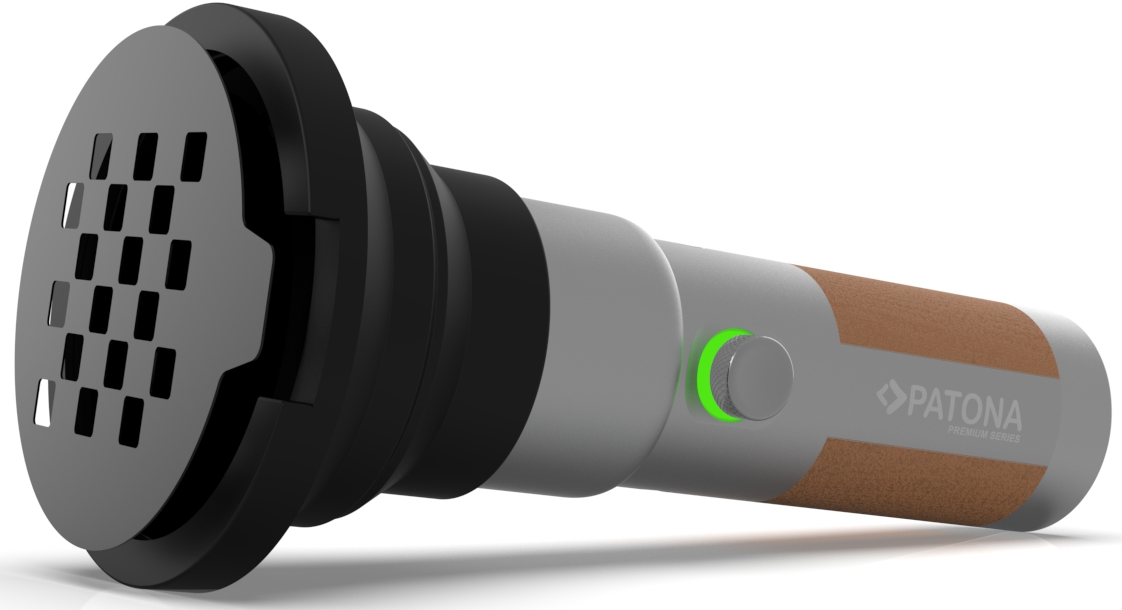 Lampe de poche Patona Premium avec corps argenté, poignée en cuir marron et bouton vert lumineux sur fond blanc.