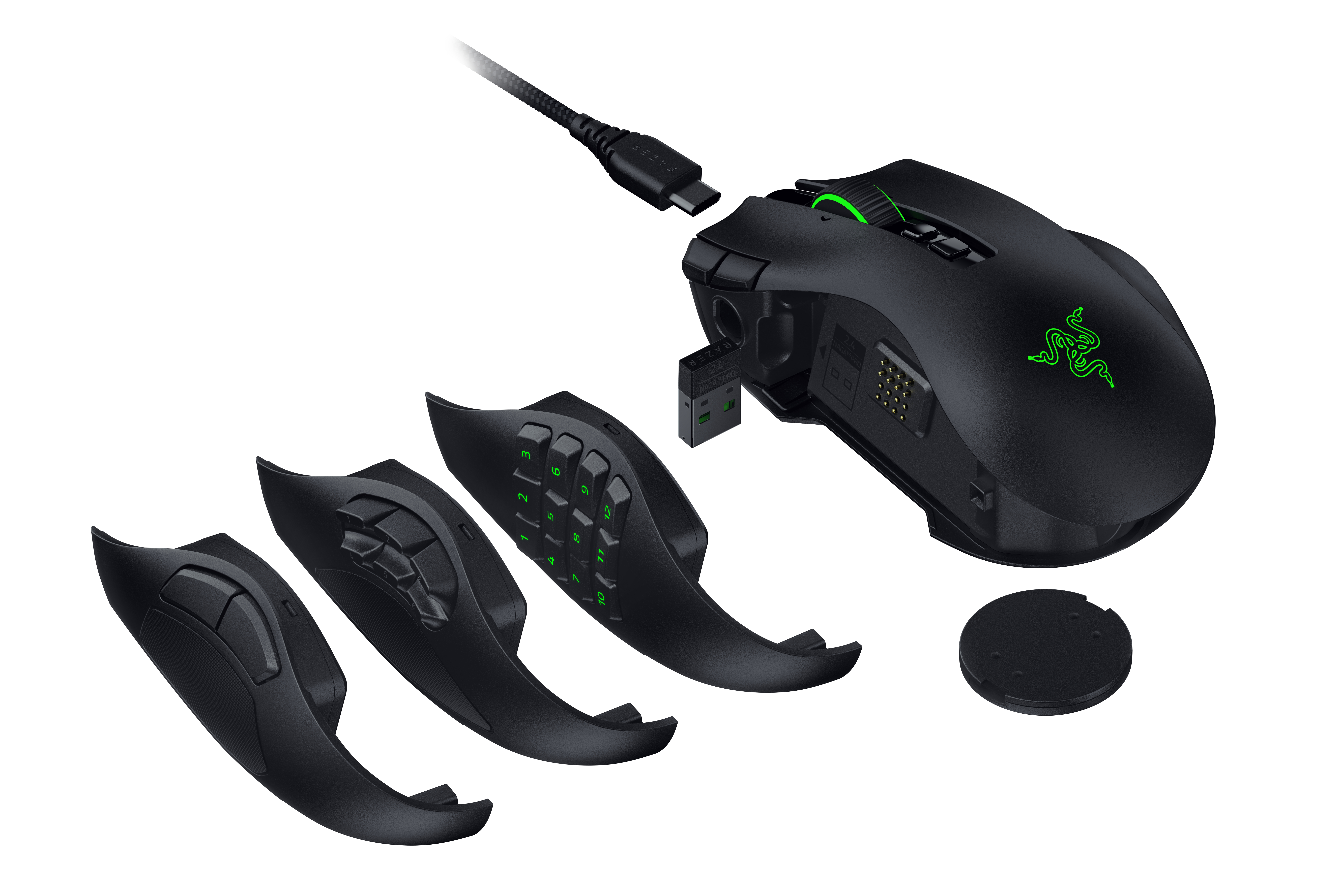 Schwarze Razer Gaming-Maus mit drei austauschbaren Seitenteilen, USB-Kabel, Empfänger und einer runden Abdeckung.