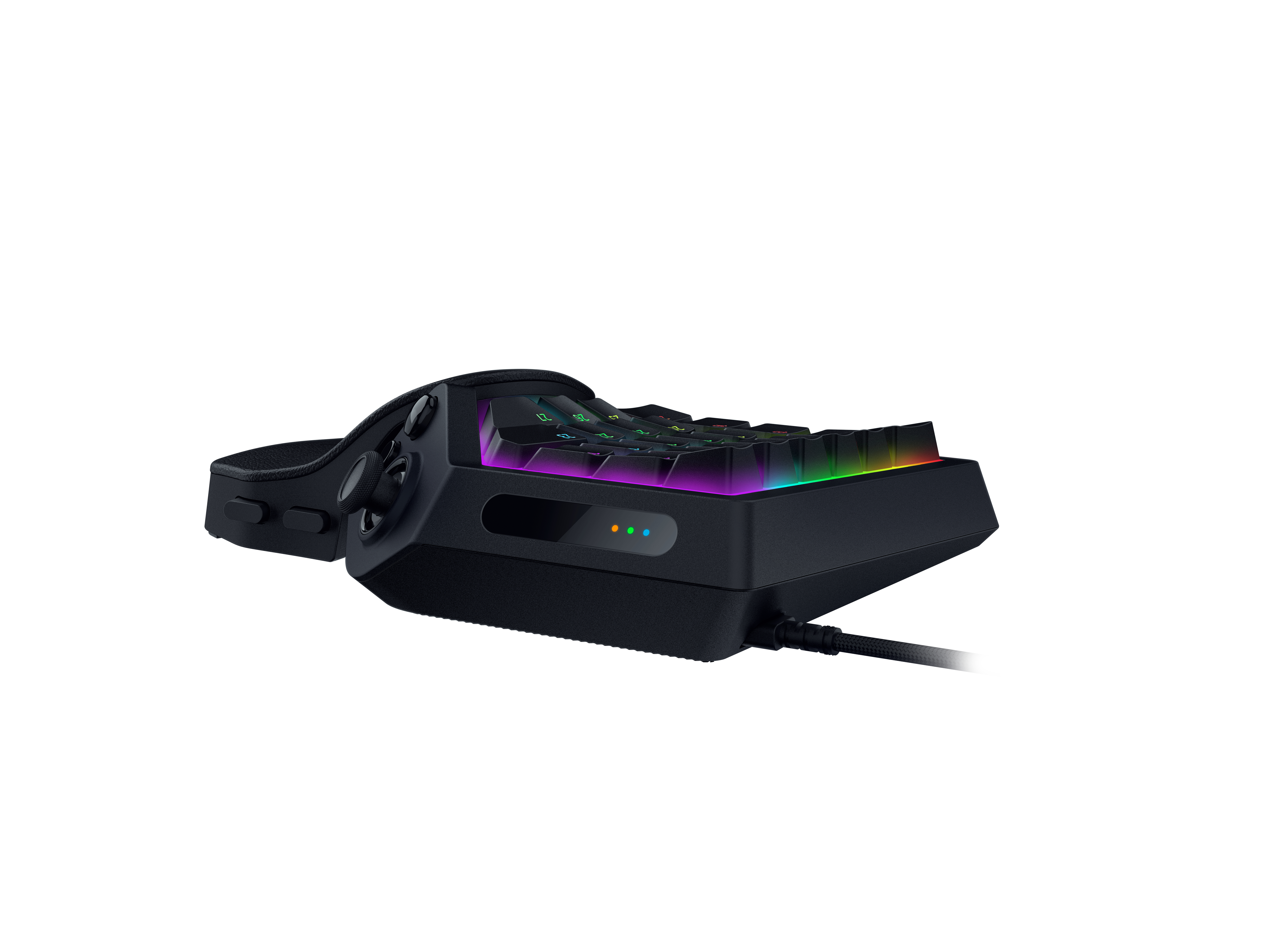 Ein schwarzes Gaming-Keypad mit bunter RGB-Hintergrundbeleuchtung, einem Daumenstick und einem Kabel auf weißem Grund.