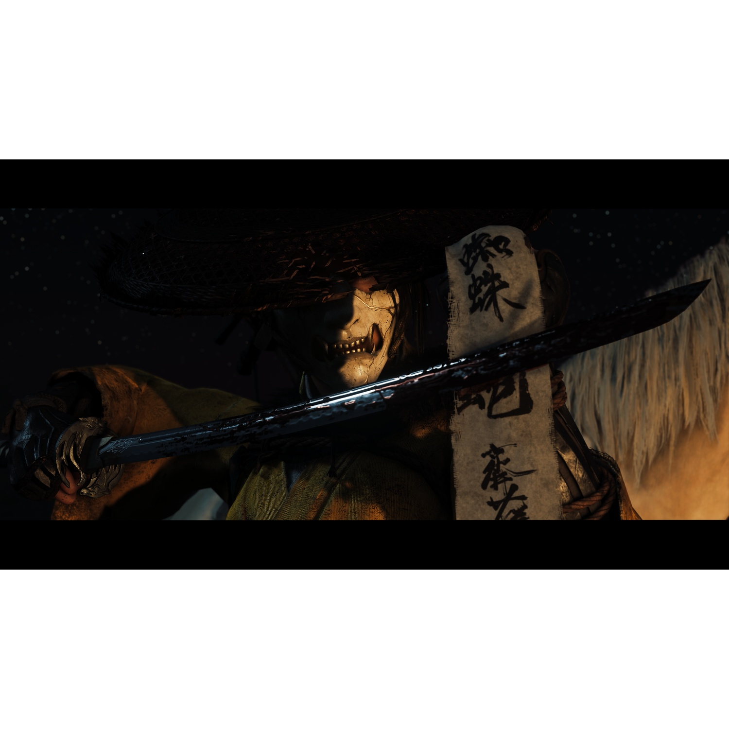 Een krijger met strodak en wit masker houdt een katana vast, met op de achtergrond een banier met Japanse tekens.
