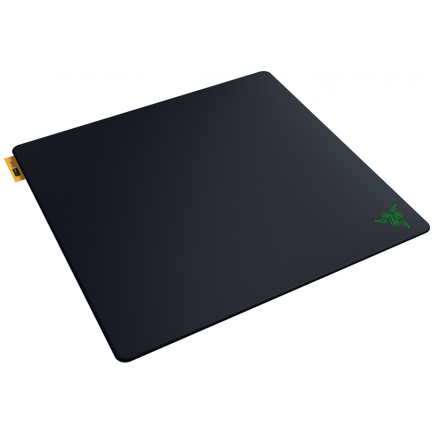 Een zwarte Razer muismat met een groen logo in de rechterhoek en een gele label.