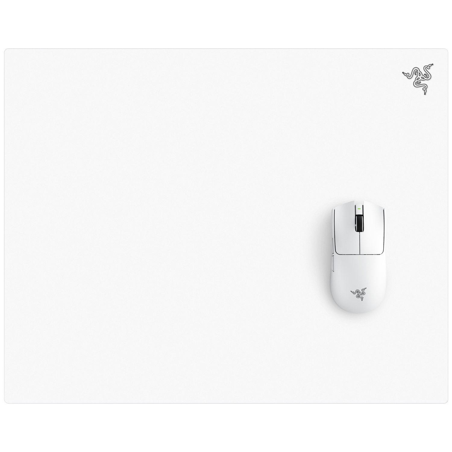Une souris d'ordinateur blanche sur un tapis de souris blanc avec logo noir.