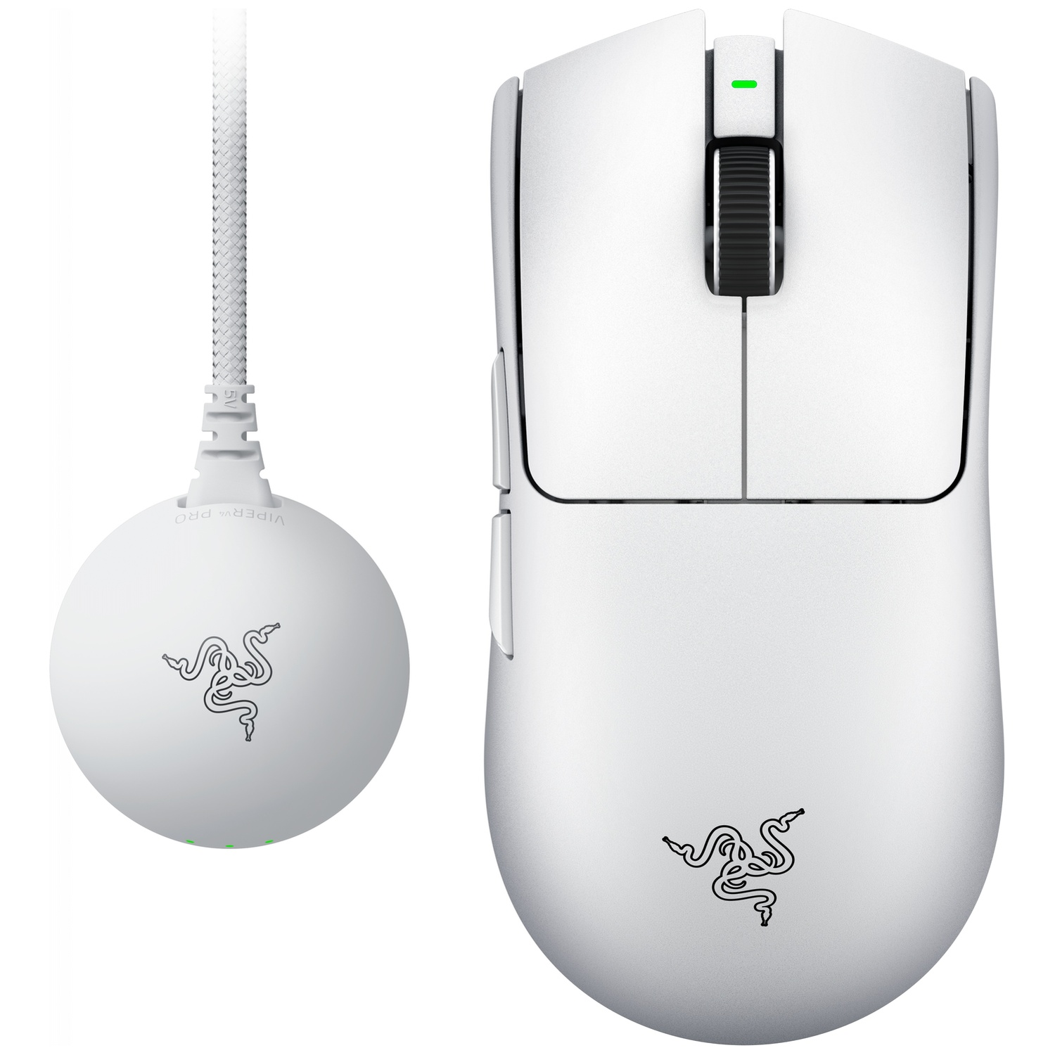 Witte Razer gaming-muis met draadloze ontvanger en kabel op een witte achtergrond.