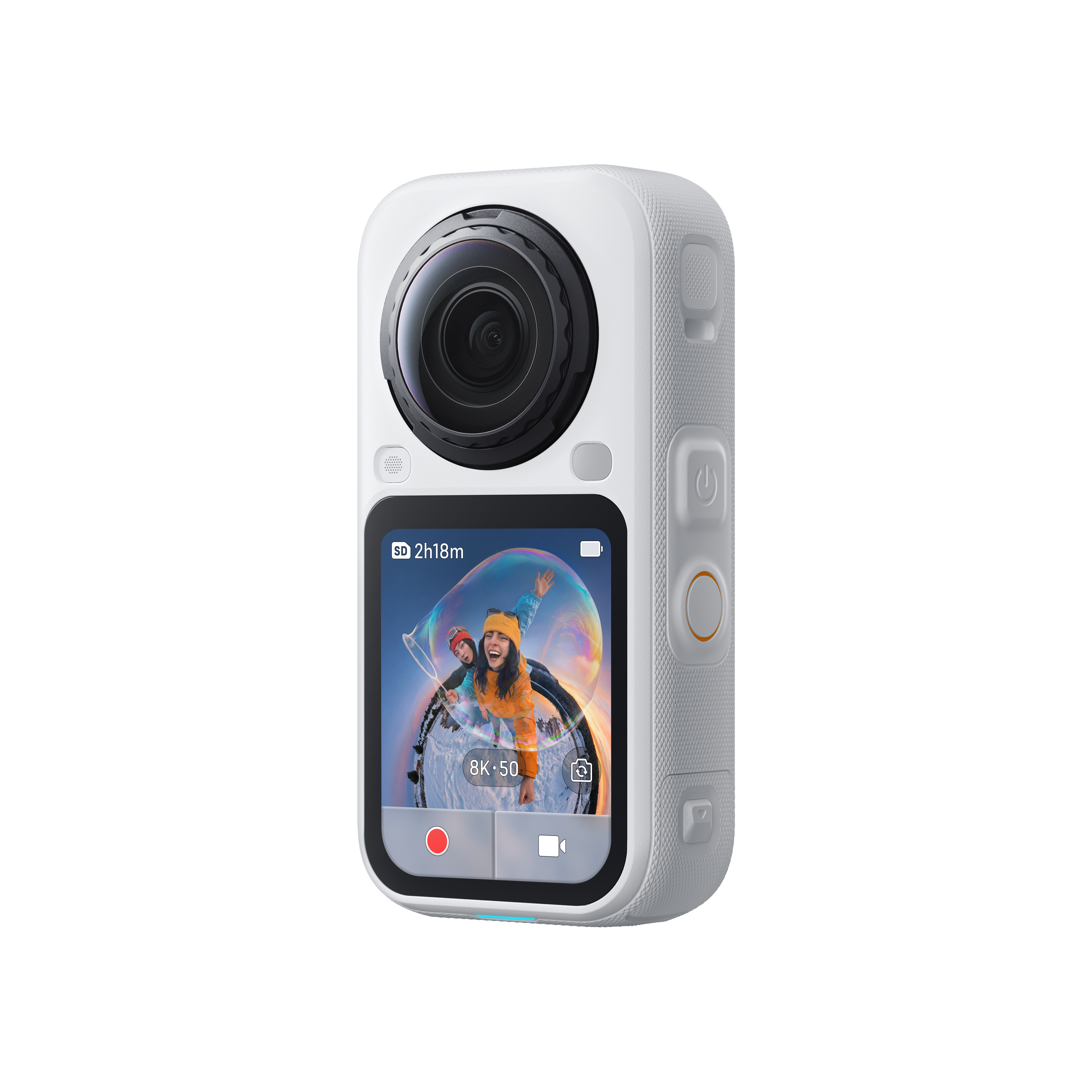 Eine weiße Actioncam mit großem runden Objektiv und Touchscreen, der lachende Personen in einer Seifenblase zeigt.