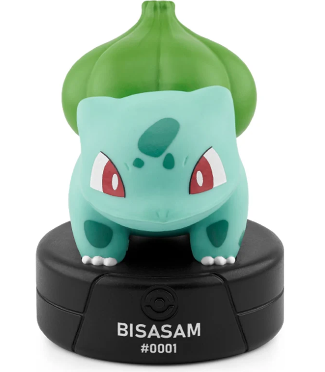 Eine Bisasam-Figur auf einem schwarzen Sockel mit Aufschrift.