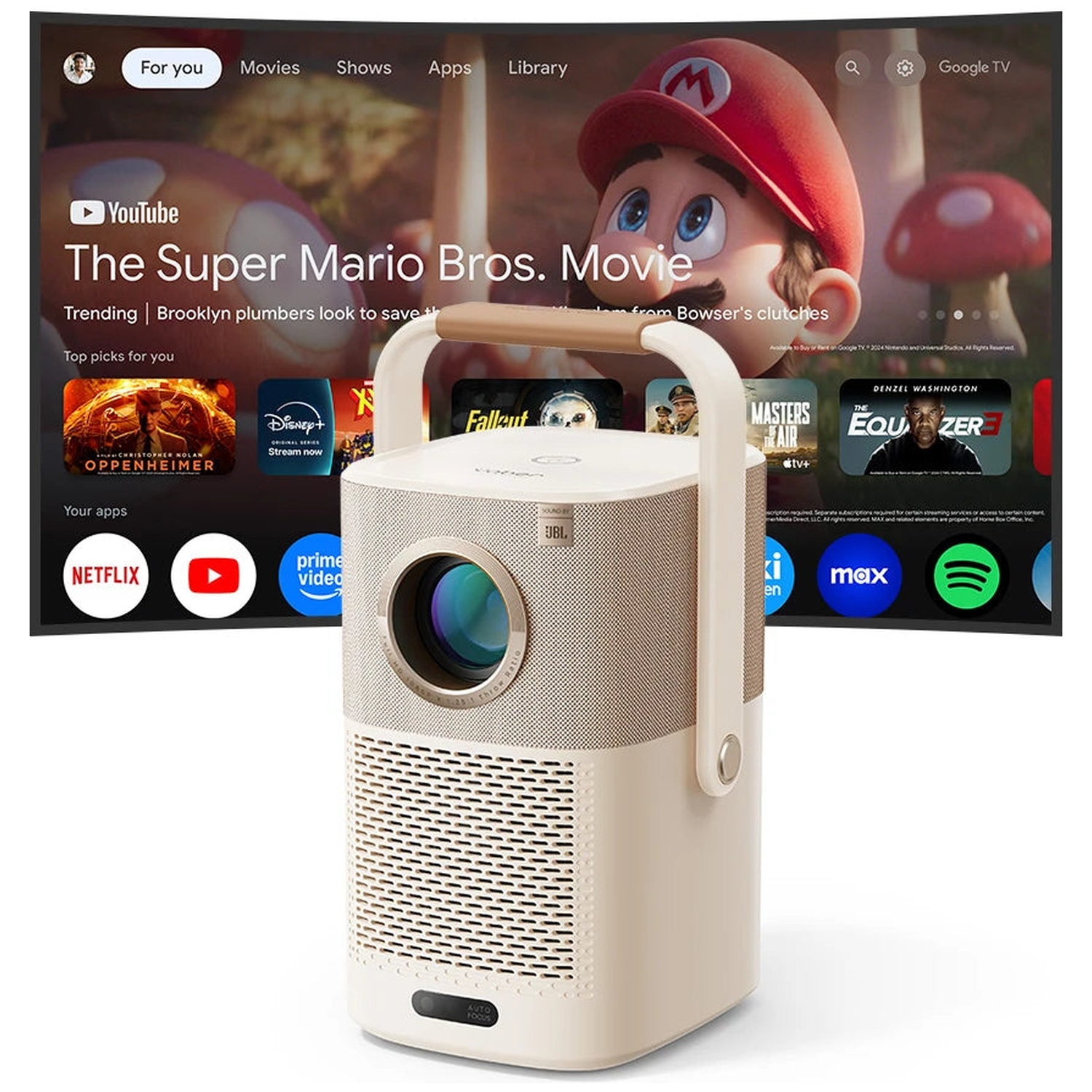 Un projecteur couleur crème avec poignée se dresse devant un grand écran affichant The Super Mario Bros. Movie.