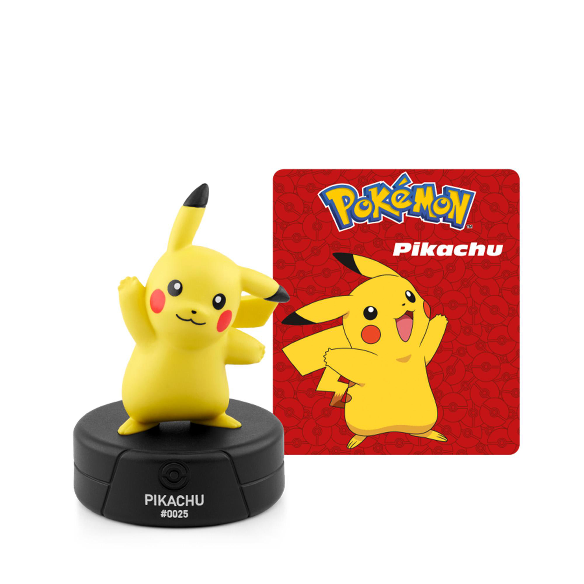 Eine gelbe Pikachu-Figur auf einem runden schwarzen Sockel neben einer roten Pokemon-Karte.