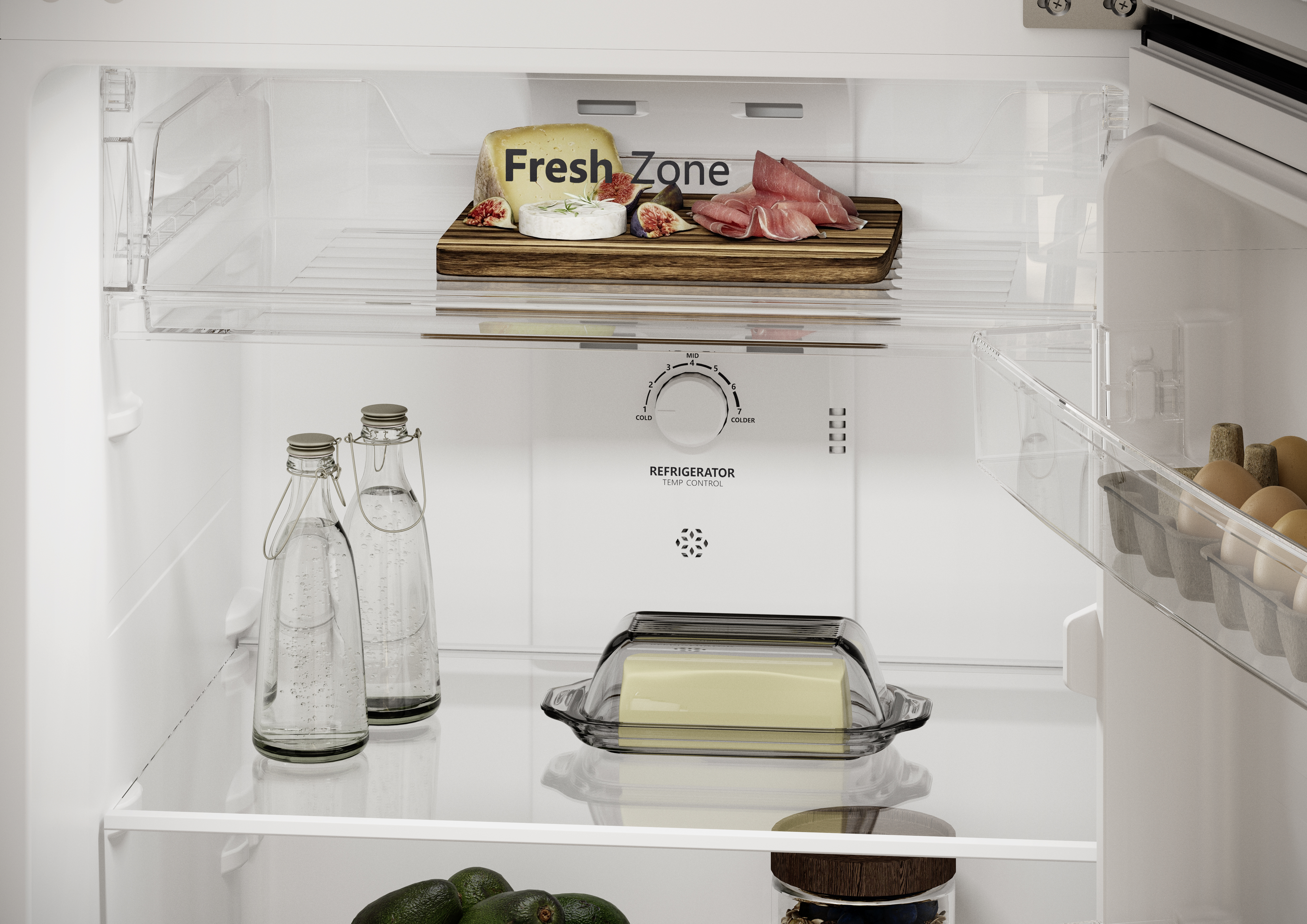Un refrigerador blanco con una tabla de madera con queso y carne arriba, botellas, mantequilla y aguacates abajo.