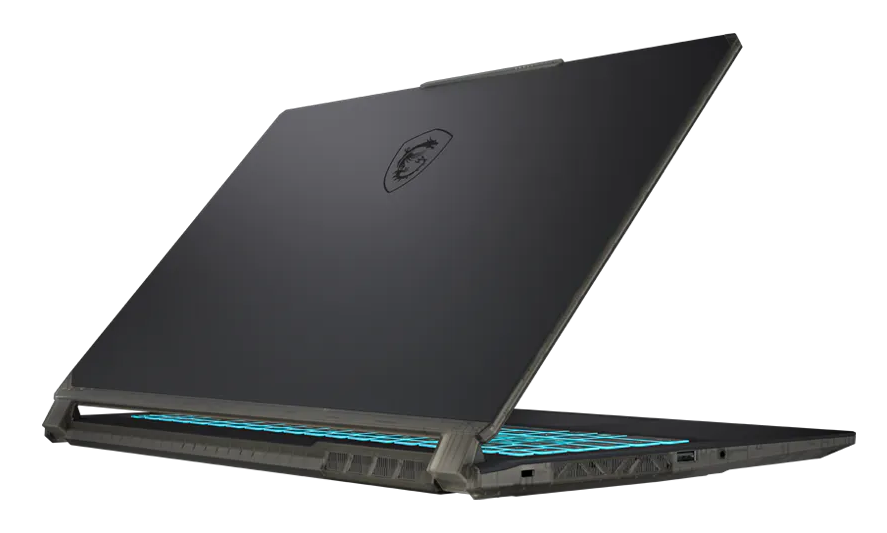 Czarny laptop gamingowy MSI na czarnym tle z niebieskim podświetleniem klawiatury.