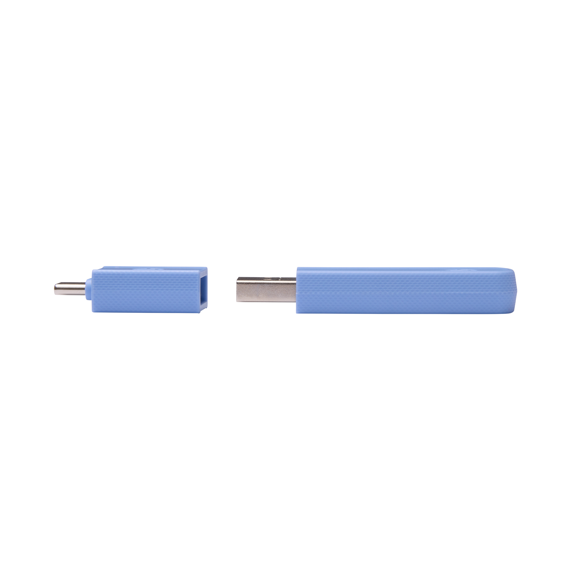 Ein blauer USB-Stick mit abnehmbarer Kappe liegt horizontal vor schwarzem Hintergrund.