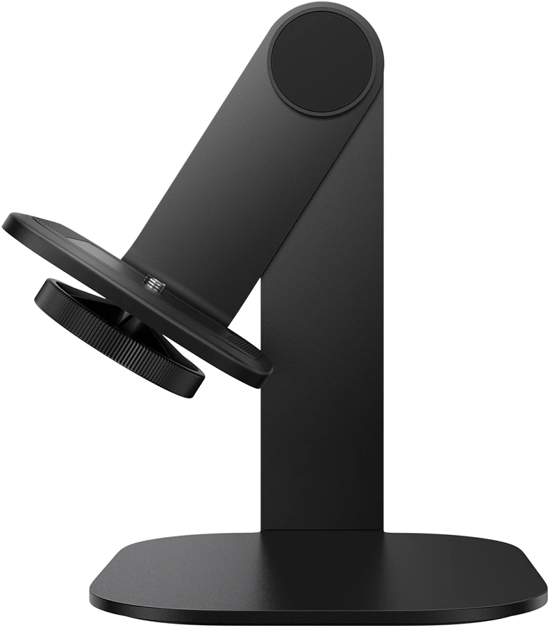 Un supporto da scrivania in metallo nero regolabile con base piatta, braccio verticale e piattaforma inclinata.