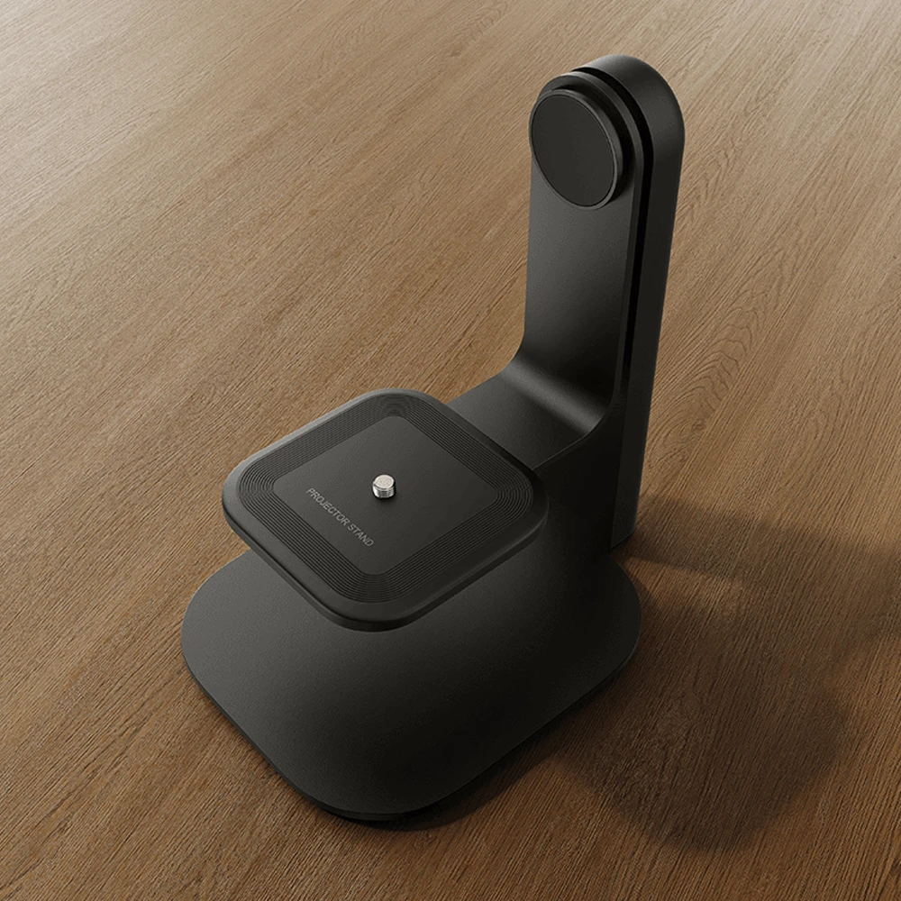 Un supporto nero per proiettore su superficie in legno, con vite di montaggio integrata.